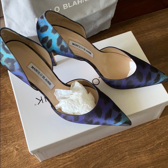 Manolo Blahnik Leopard Fabric Pump - Picture 12 of 16